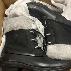 New Sperry Women’s Alpine Boots  size 7